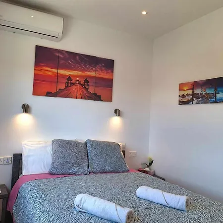 Charming Retreat Kato 400m To The Apartman Paphos