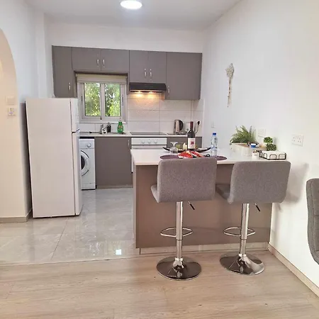 Charming Retreat Kato 400m To The * Paphos