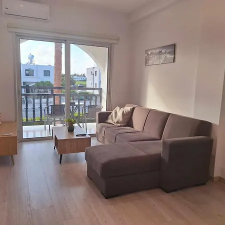 Charming Retreat Kato 400m To The Lejlighed Paphos