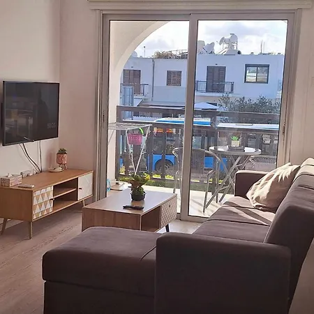 Charming Retreat Kato 400m To The * Пафос